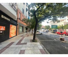 Local muy comercial en venta y alquiler en la Ronda Capuchinos