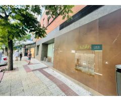 Local muy comercial en venta y alquiler en la Ronda Capuchinos