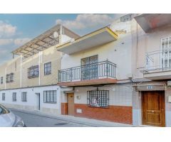 ¡Oportunidad en Palmete! Casa de dos plantas para reformar – 137 m²