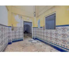¡Oportunidad en Palmete! Casa de dos plantas para reformar – 137 m²