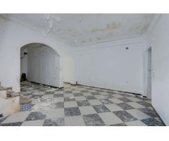 ¡Oportunidad en Palmete! Casa de dos plantas para reformar – 137 m²