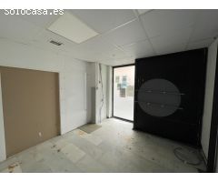 LOCAL COMERCIAL EN VENTA Y ALQUILER – AV. PINO MONTANO, SEVILLA