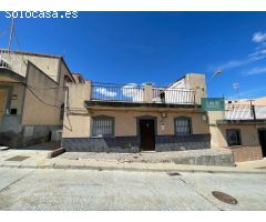 Casa de una sola planta en esquina en Caño Ronco – Camas (Sevilla)