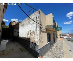 Casa de una sola planta en esquina en Caño Ronco – Camas (Sevilla)