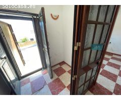Casa de una sola planta en esquina en Caño Ronco – Camas (Sevilla)