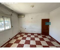 Casa de una sola planta en esquina en Caño Ronco – Camas (Sevilla)
