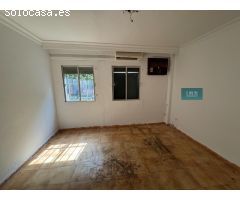 Bajo exterior en venta en calle Otoño