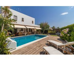 Deslumbrante chalet con piscina en Empuriabrava
