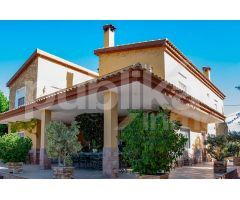 MAGNIFICO CHALET EN ELCHE