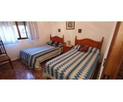Villa en venta en Las Lagunas, Mijas + 6 naves colindantes