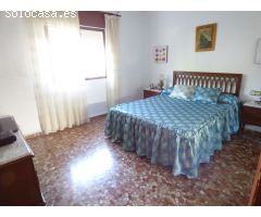 Villa en venta en Las Lagunas, Mijas + 6 naves colindantes