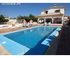 Villa en venta en Las Lagunas, Mijas + 6 naves colindantes