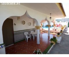 Villa en venta en Las Lagunas, Mijas + 6 naves colindantes