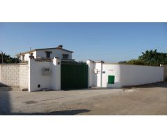 Villa en venta en Las Lagunas, Mijas + 6 naves colindantes