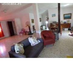 Villa en venta en Las Lagunas, Mijas + 6 naves colindantes