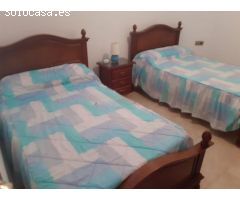 Piso de 4 dormitorios en Carihuela