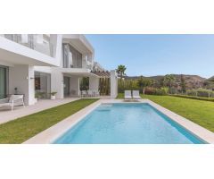 PRECIOSA VILLA EN SANTA CLARA GOLF, Marbella CON ESPECTACULARES VISTAS AL GOLF Y AL MAR
