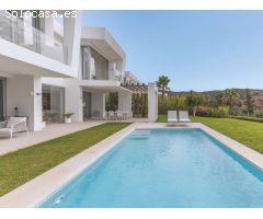 PRECIOSA VILLA EN SANTA CLARA GOLF, Marbella CON ESPECTACULARES VISTAS AL GOLF Y AL MAR
