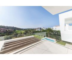 PRECIOSA VILLA EN SANTA CLARA GOLF, Marbella CON ESPECTACULARES VISTAS AL GOLF Y AL MAR