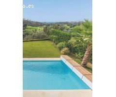 PRECIOSA VILLA EN SANTA CLARA GOLF, Marbella CON ESPECTACULARES VISTAS AL GOLF Y AL MAR