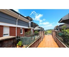 Chalet pareado con jardin, terraza y garaje cerrado en urbanización