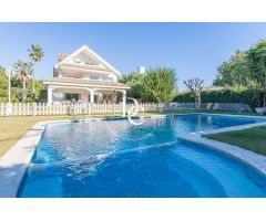 Casa en venta con piscina en Terramar