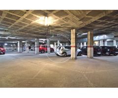 Parking en venta con 110 plazas en el centro de Roquetes