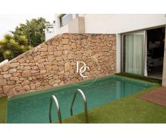 Casa adosada con piscina en venta en la exclusiva zona de Rocallisa, Ibiza