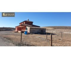 CHALET EN CARRETERA CELADAS