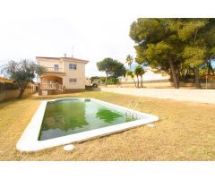 CHALET DE LUJO CON GRAN PARCELA EN SEGUR D E CALAFELL CENTRO