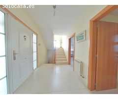 Chalet con piscina y con gran garaje