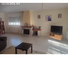 Chalet con piscina y con gran garaje