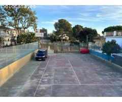 Terreno muy céntrico con garaje y piscina