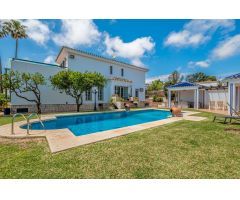 Se vende Villa con piscina privada, cerca de la playa, Zona Puerto Marina