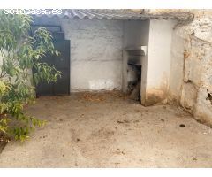 AMPLIO BAJO SITUADO EN ZONA CENTRO DEL PUEBLO CON AMPLIAS SUPERFICIES Y MUCHAS POSIBILIDADES !!!