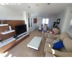 MAGNÍFICO CHALET SITUADO EN LA MEJOR URBANIZACIÓN DE LOJA CON AMPLIAS ESTANCIAS Y PISCINA !!!!