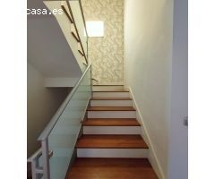 MAGNÍFICO CHALET SITUADO EN LA MEJOR URBANIZACIÓN DE LOJA CON AMPLIAS ESTANCIAS Y PISCINA !!!!