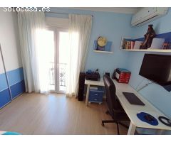 MAGNÍFICO CHALET SITUADO EN LA MEJOR URBANIZACIÓN DE LOJA CON AMPLIAS ESTANCIAS Y PISCINA !!!!