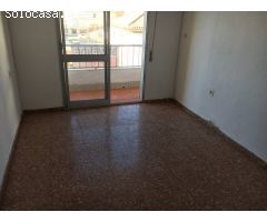 VENTA DE PISO CON 108M2 DE SUPERFICIE, 3 DORMITORIOS, 1 BAÑO Y GARAJE EN ZONA CENTRO DE HUETOR TAJAR