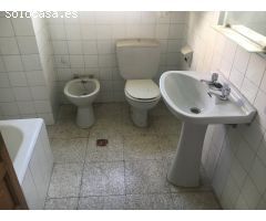 VENTA DE CASA EN ZONA MUY CÉNTRICA DE HUETOR TAJAR CON MUY BUENAS VISTAS E ILUMINACIÓN. SUP.403m2.