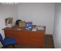 LOCAL COMERCIAL EN BAJO CON 210M2 DE SUPERFICIE. ZONA CENTRICA  DE MORALEDA  DE ZAFAYONA.