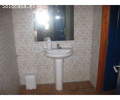 LOCAL COMERCIAL EN BAJO CON 210M2 DE SUPERFICIE. ZONA CENTRICA  DE MORALEDA  DE ZAFAYONA.