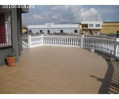 GRAN COMPLEJO COMPUESTO POR NAVES,RESTAURANTE,CHALET,CASA DE MADERA,DESGUACE Y SOLAR PARA VEHÍCULOS.