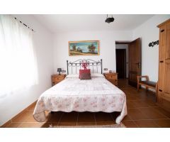 ESPECTACULAR CORTIJO RURAL CON AMPLIAS SUPERFICIES, PISCINA, PISTA DE PADEL Y SALA DE GIMNASIO !!!!