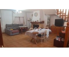 PRECIOSA CASA UNIFAMILIAR SITUADA EN TOCON CON AMPLIAS SUPERFICIES Y AMPLIO PATIO CON JACUZZI !!!