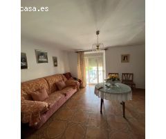 PRECIOSA CASA UNIFAMILIAR LISTA PARA ENTRAR A VIVIR CON AMPLIAS SUPERFICIES Y HACIENDO ESQUINA !!