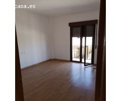 CASA PAREADA EN ZONA URBANIZACIÓN DE VENTA NUEVA CON AMPLIAS SUPERFICIES Y GARAJE  INCLUIDO !!!