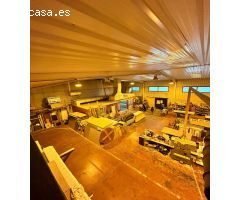 MAGNÍFICA NAVE INDUSTRIAL SITUADA EN EL POLIGONO DE LA CATALANA CON AMPLIAS SUPERFICIES !!!