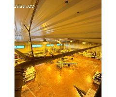 MAGNÍFICA NAVE INDUSTRIAL SITUADA EN EL POLIGONO DE LA CATALANA CON AMPLIAS SUPERFICIES !!!