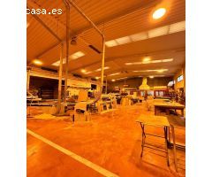 MAGNÍFICA NAVE INDUSTRIAL SITUADA EN EL POLIGONO DE LA CATALANA CON AMPLIAS SUPERFICIES !!!